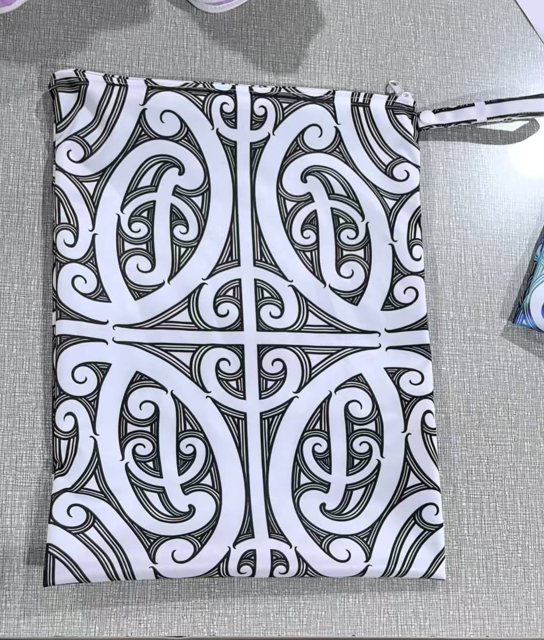 Maori design wetbag 30cmx40cm - Black