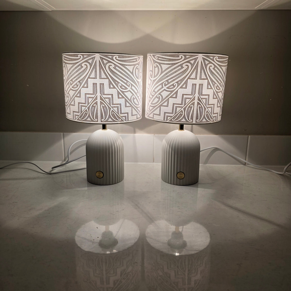 Maori design touch lamp - set 2 lamps white