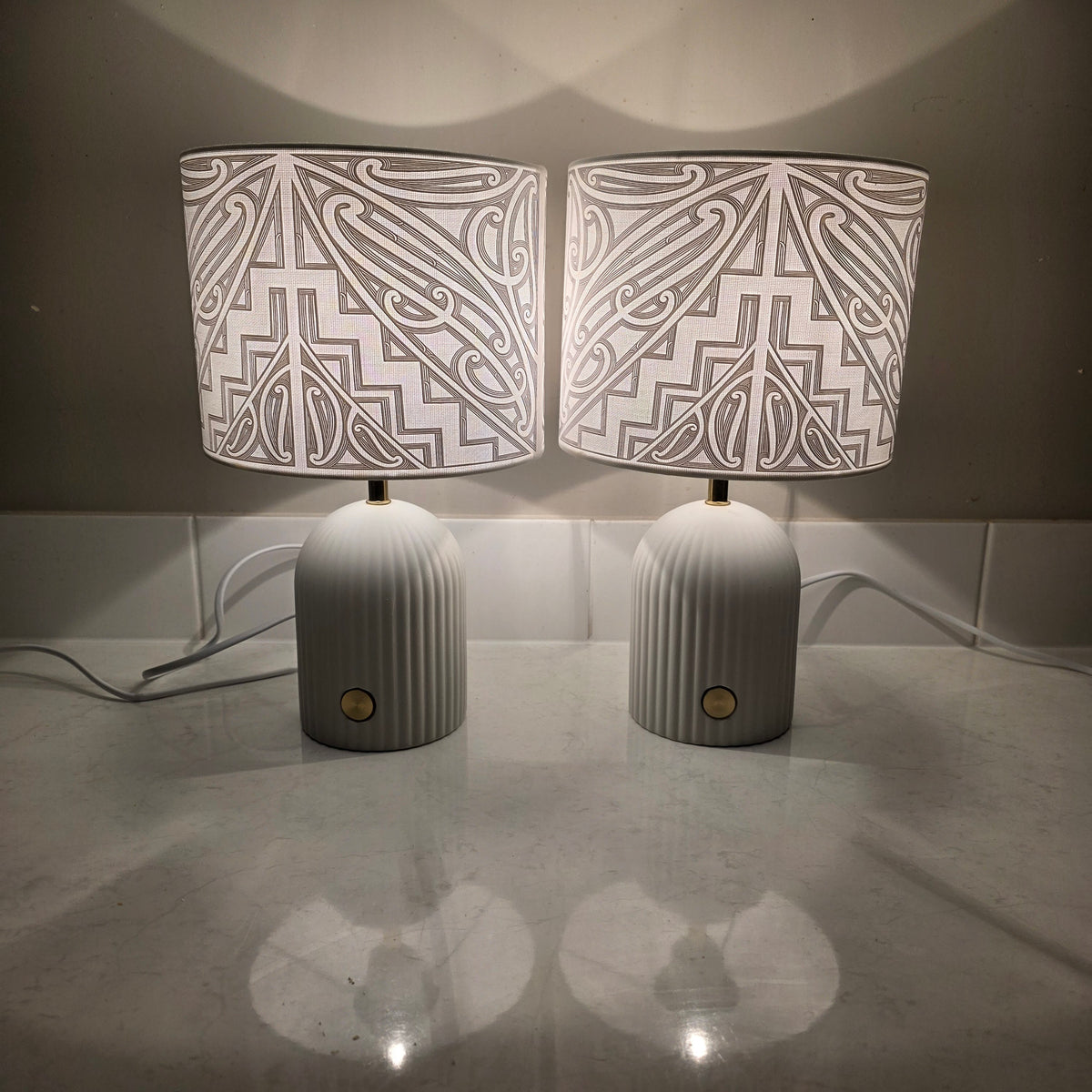 Maori design touch lamp - set 2 lamps white