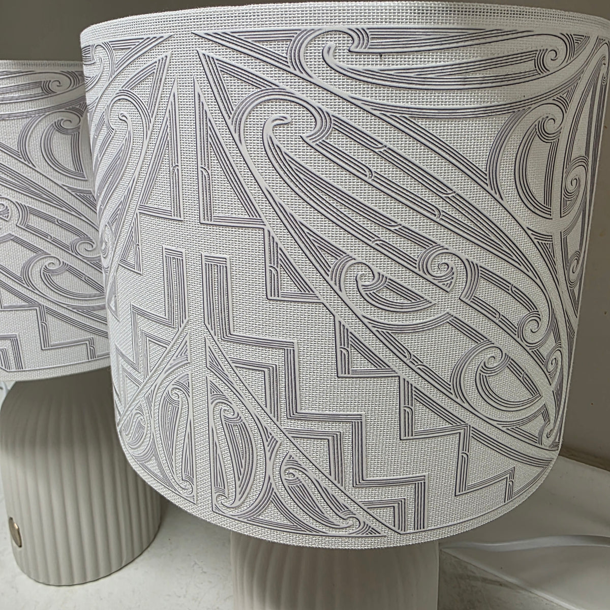 Maori design touch lamp - set 2 lamps white
