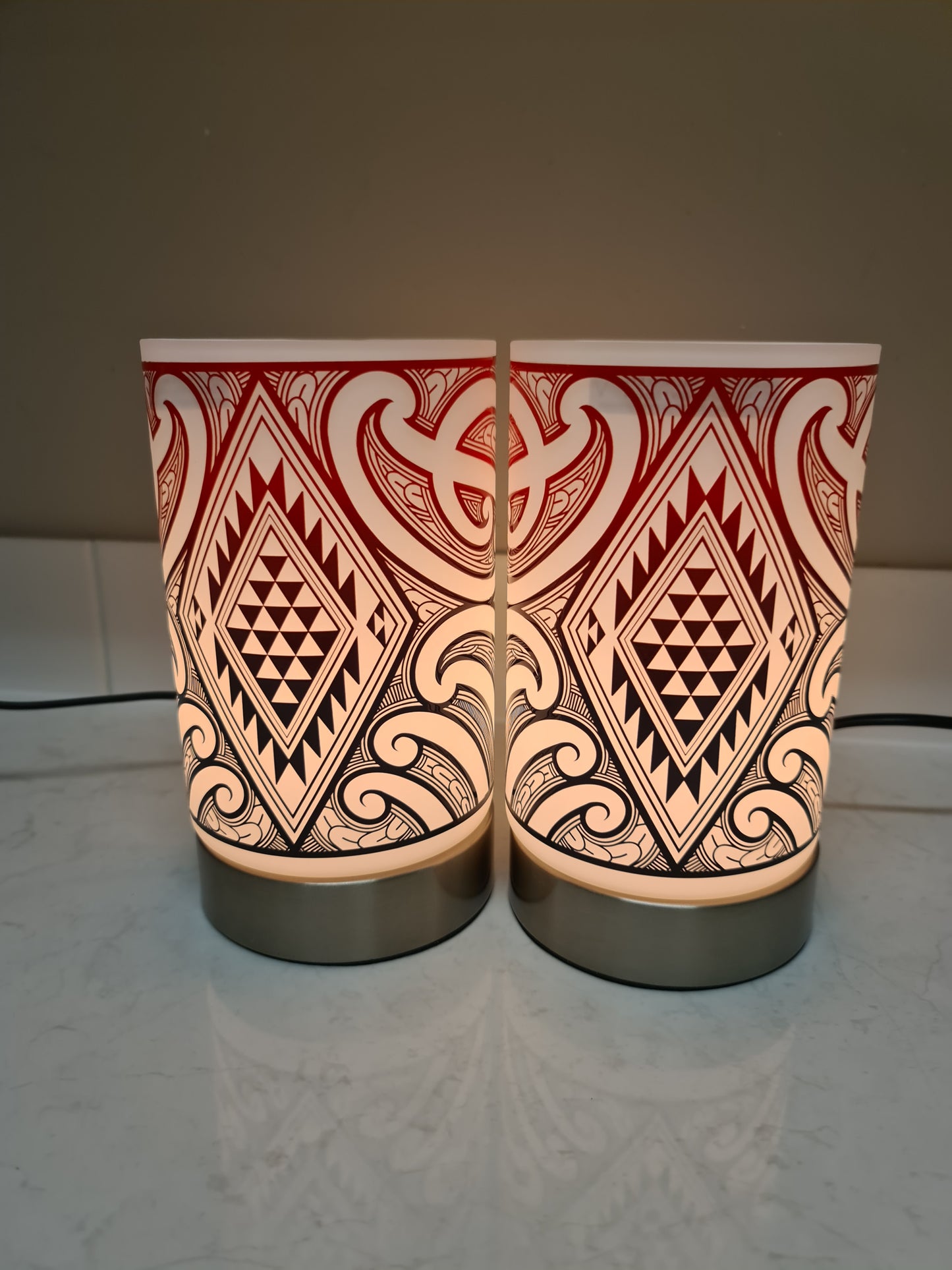 Maori design touch lamp - set 2 lamps red/black