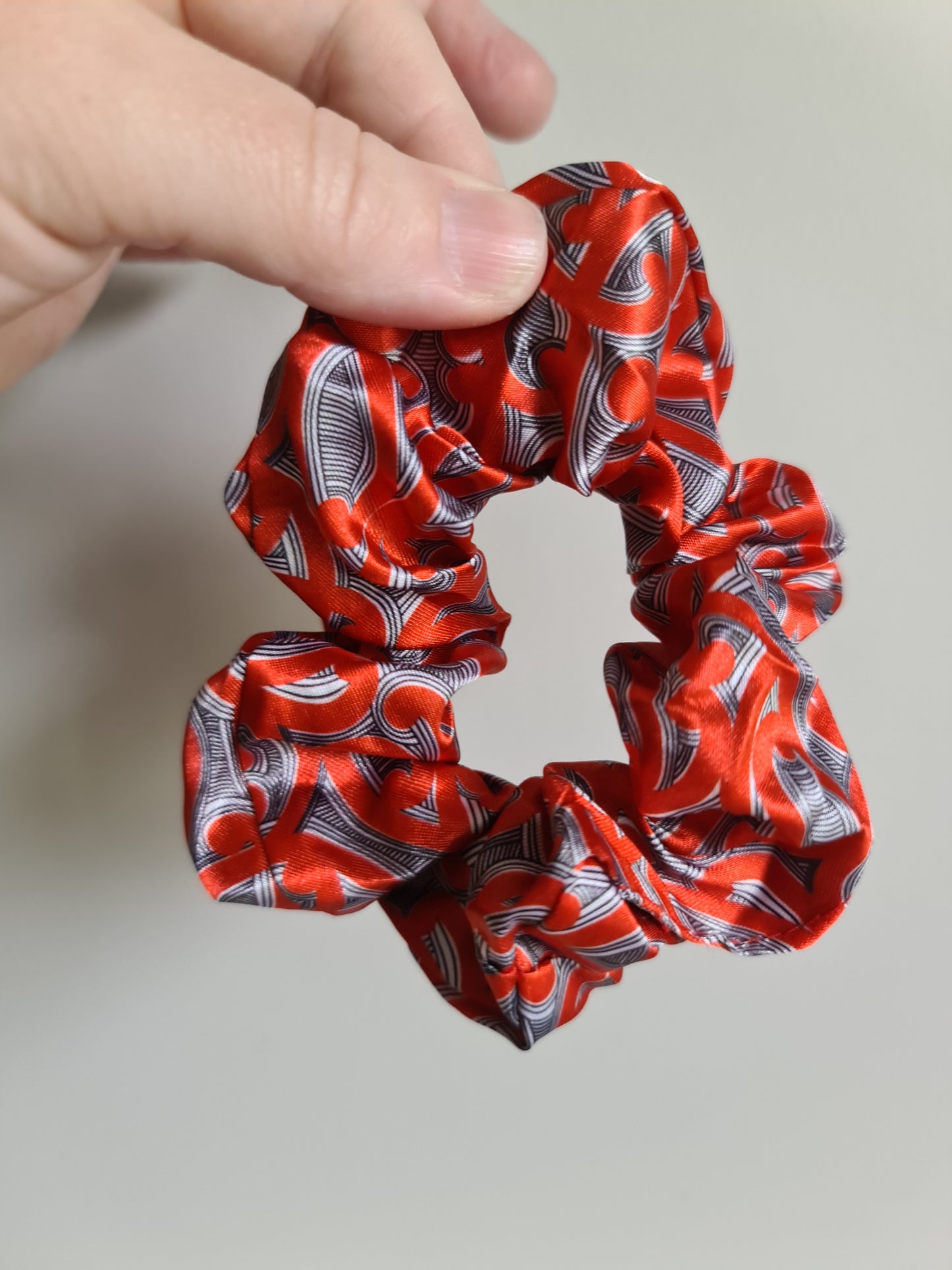 Maori design scrunchie -  1 x pack Red and Black Koru