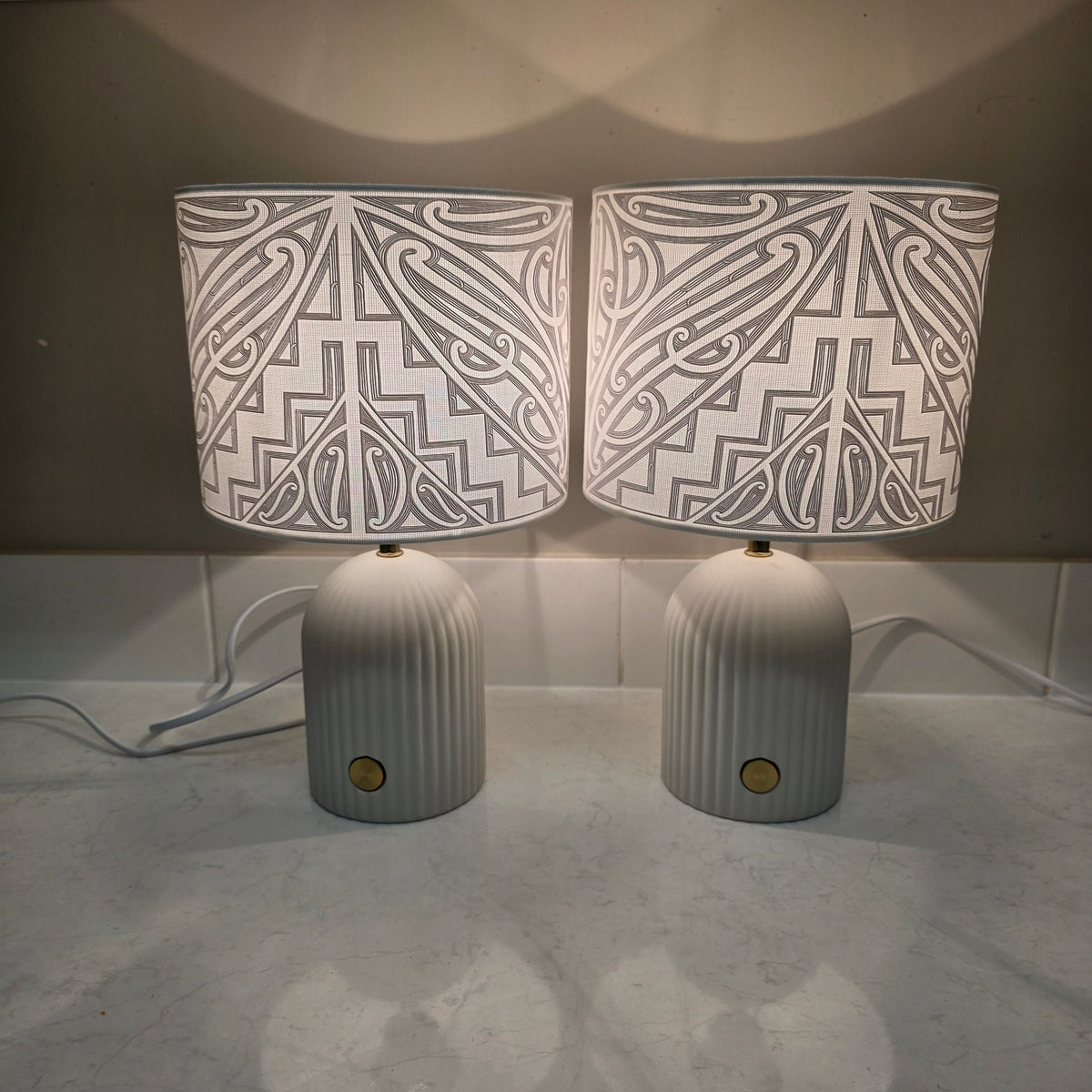 Maori design touch lamp - set 2 lamps white