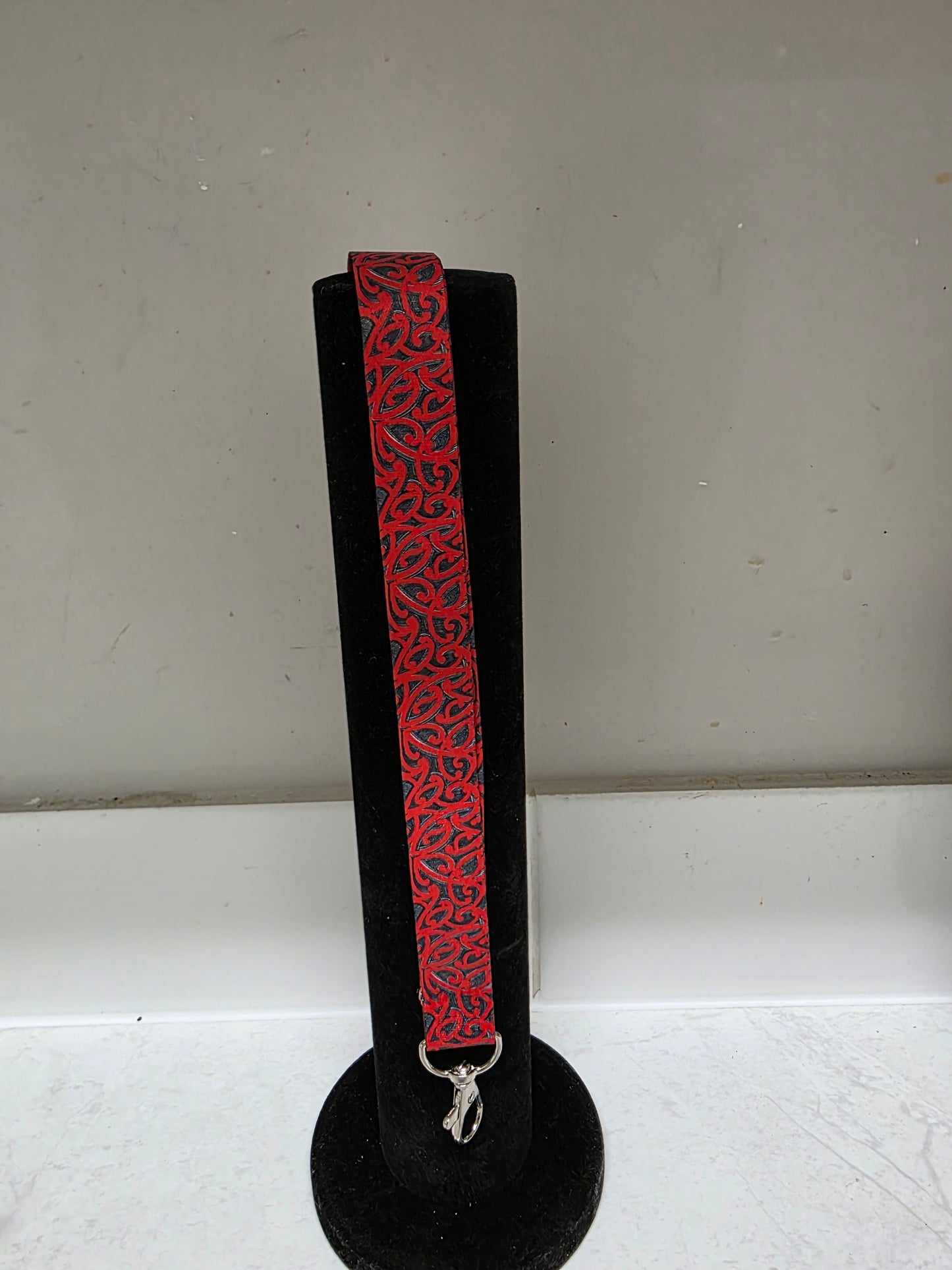 Maori design lanyard - red and black