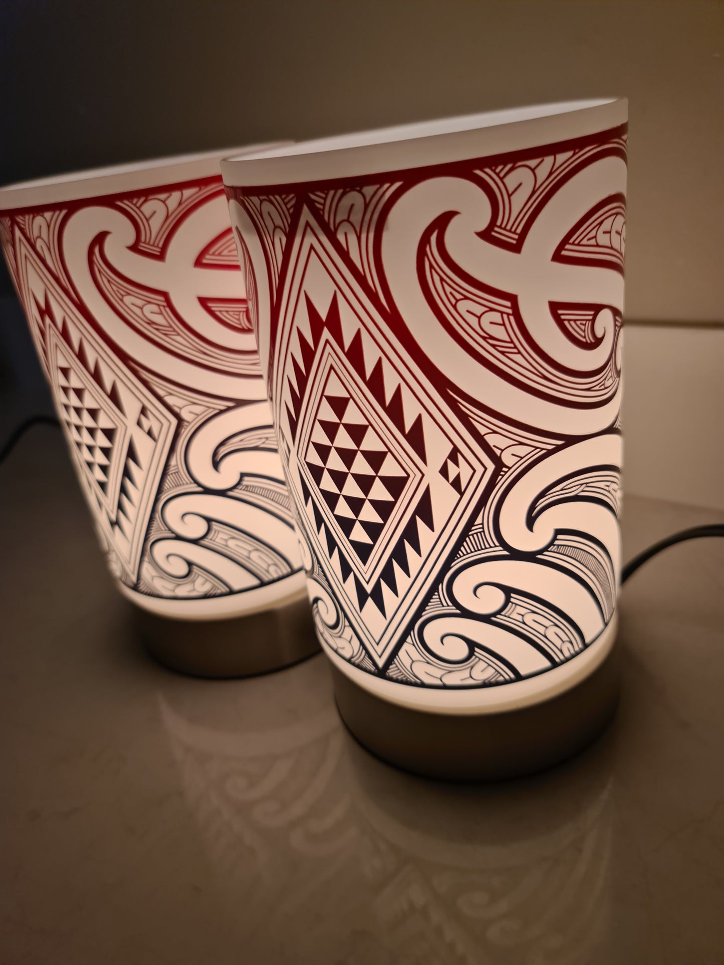 Maori design touch lamp - set 2 lamps red/black