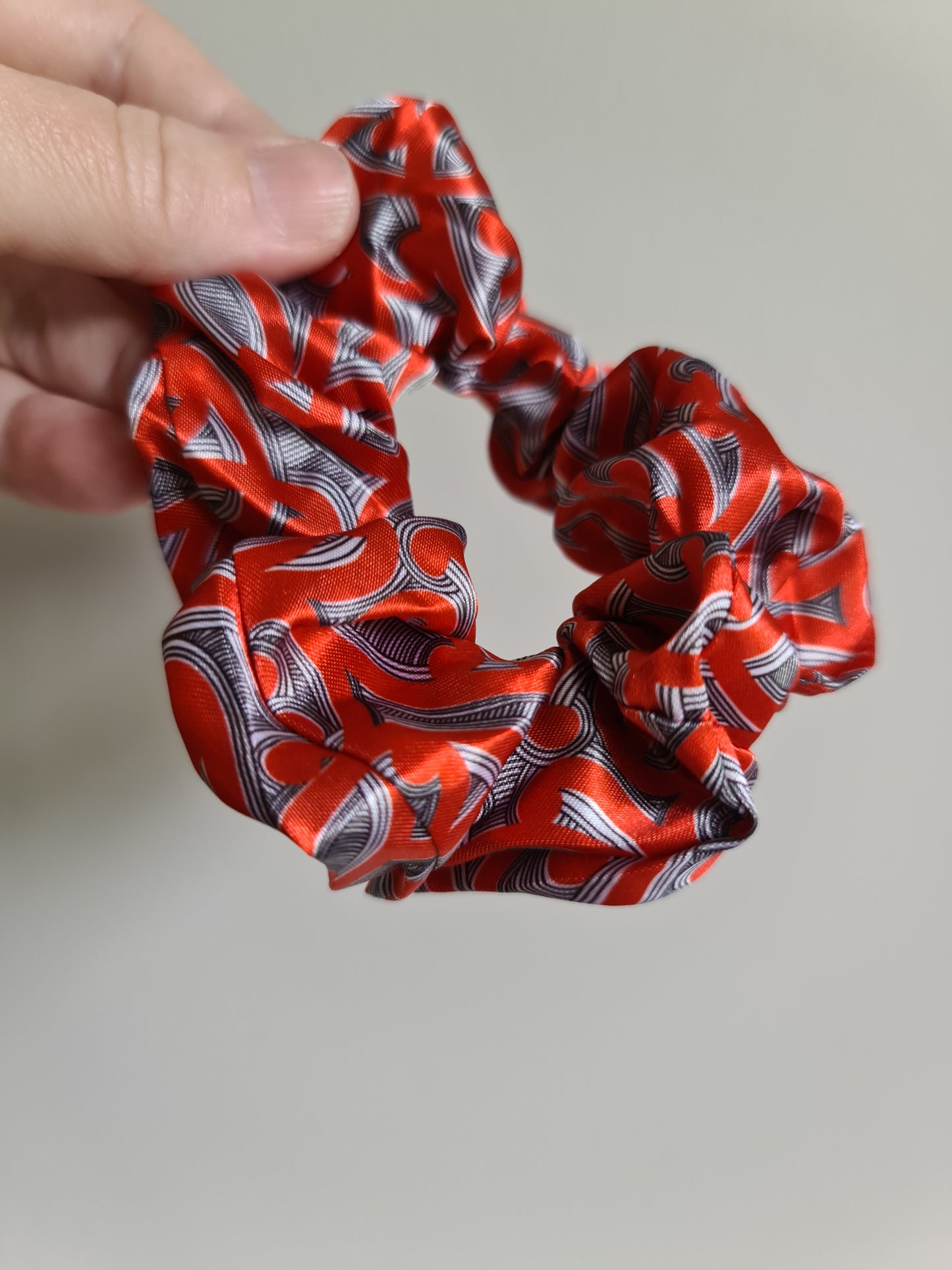 Maori design scrunchie -  1 x pack Red and Black Koru
