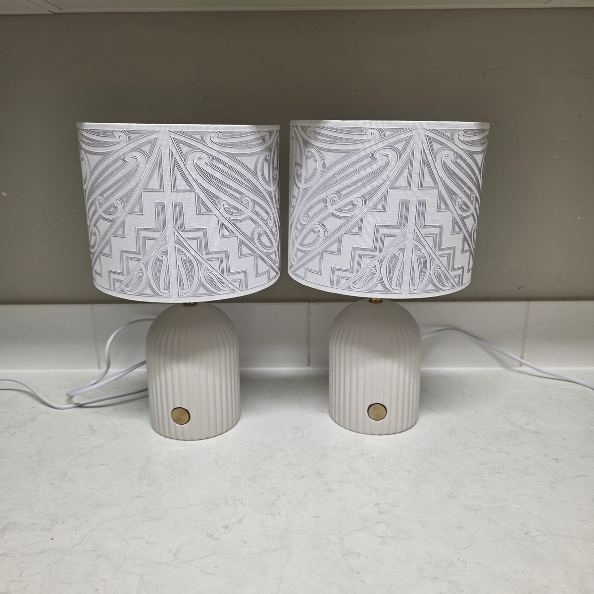 Maori design touch lamp - set 2 lamps white