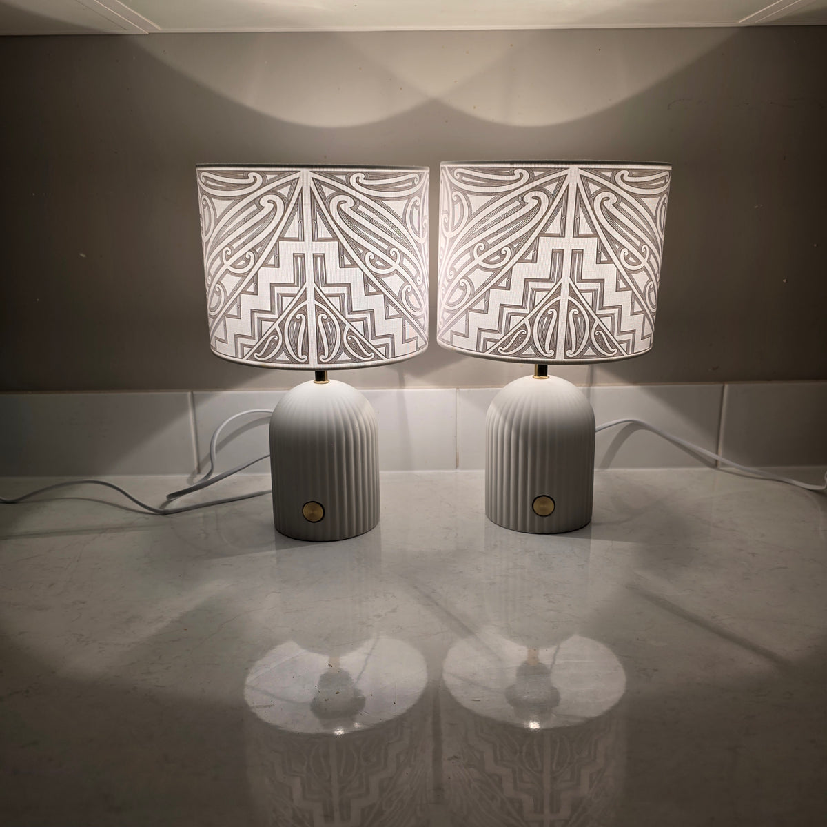 Maori design touch lamp - set 2 lamps white
