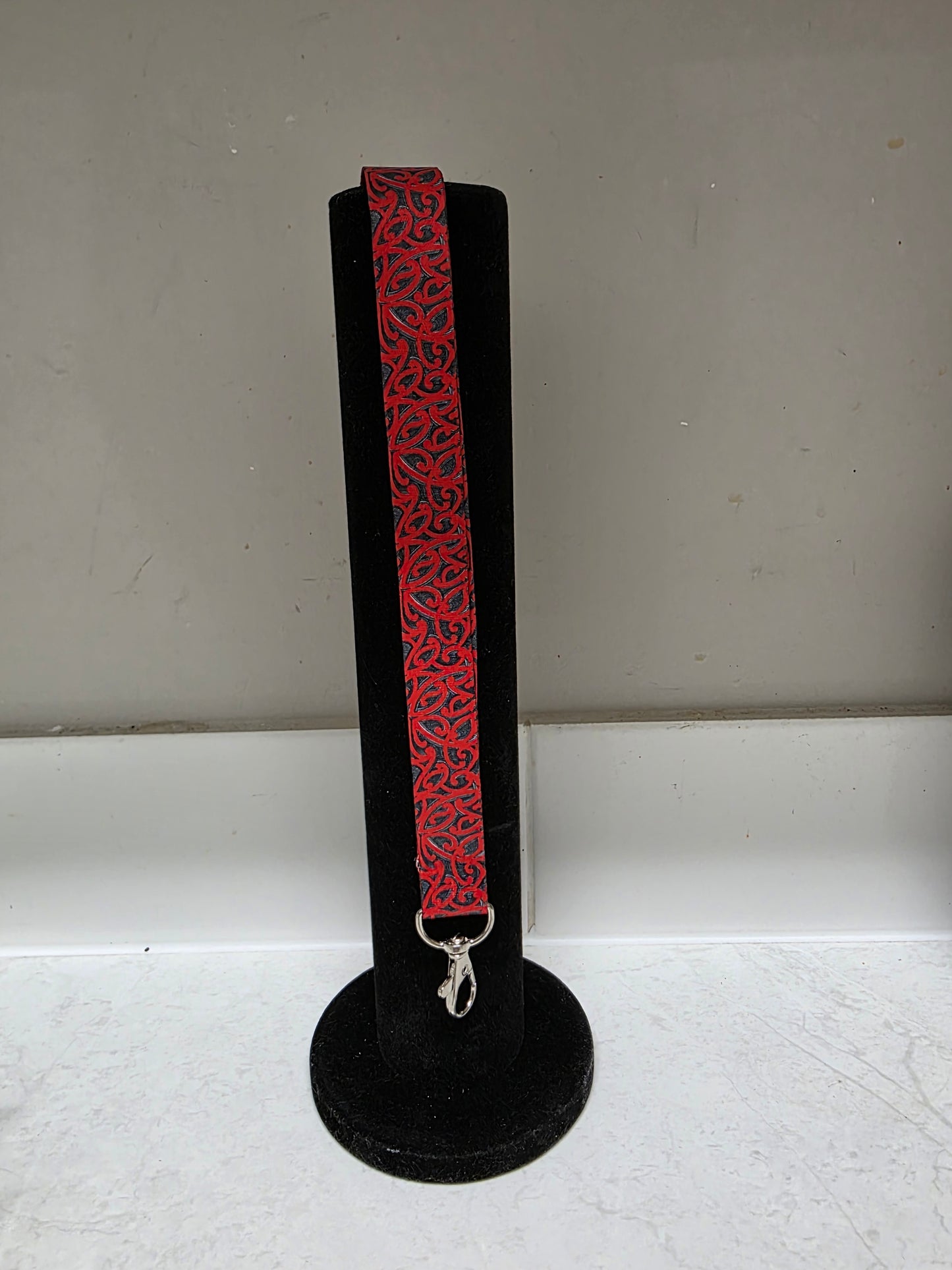 Maori design lanyard - red and black