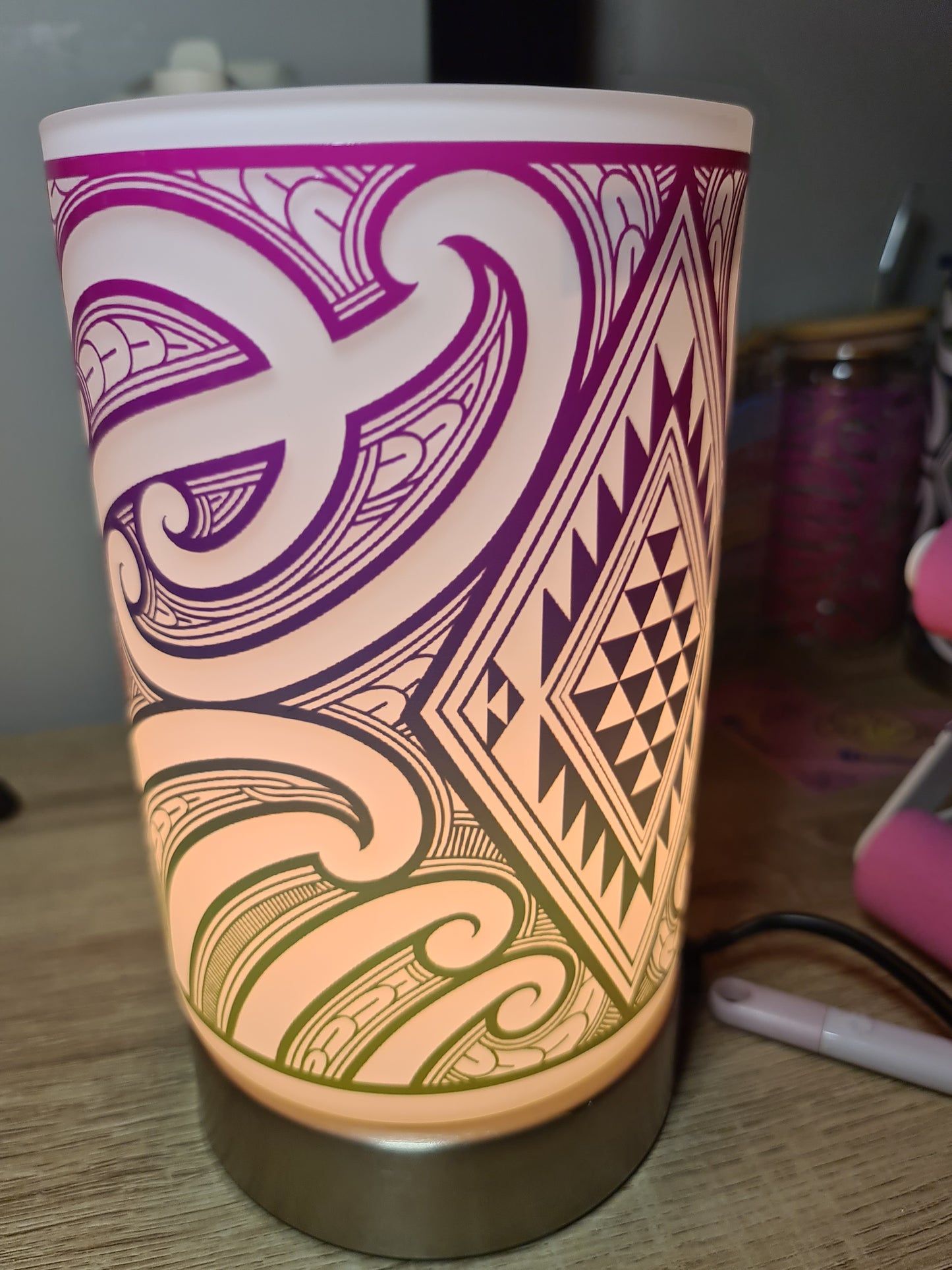 Maori design touch lamp - Multicolored