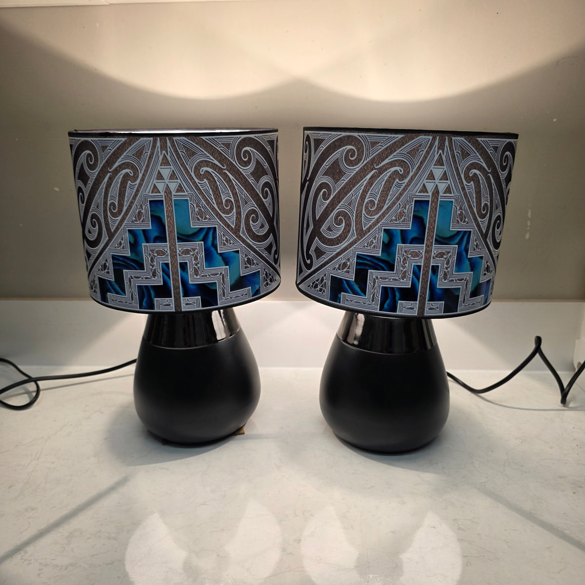 Maori design Black touch lamp - set 2 lamps white design