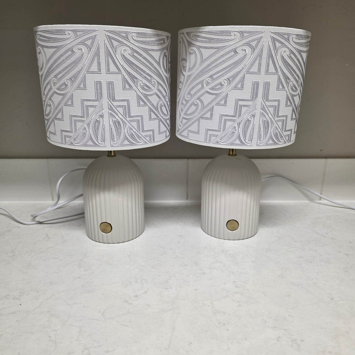 Maori design touch lamp - set 2 lamps white