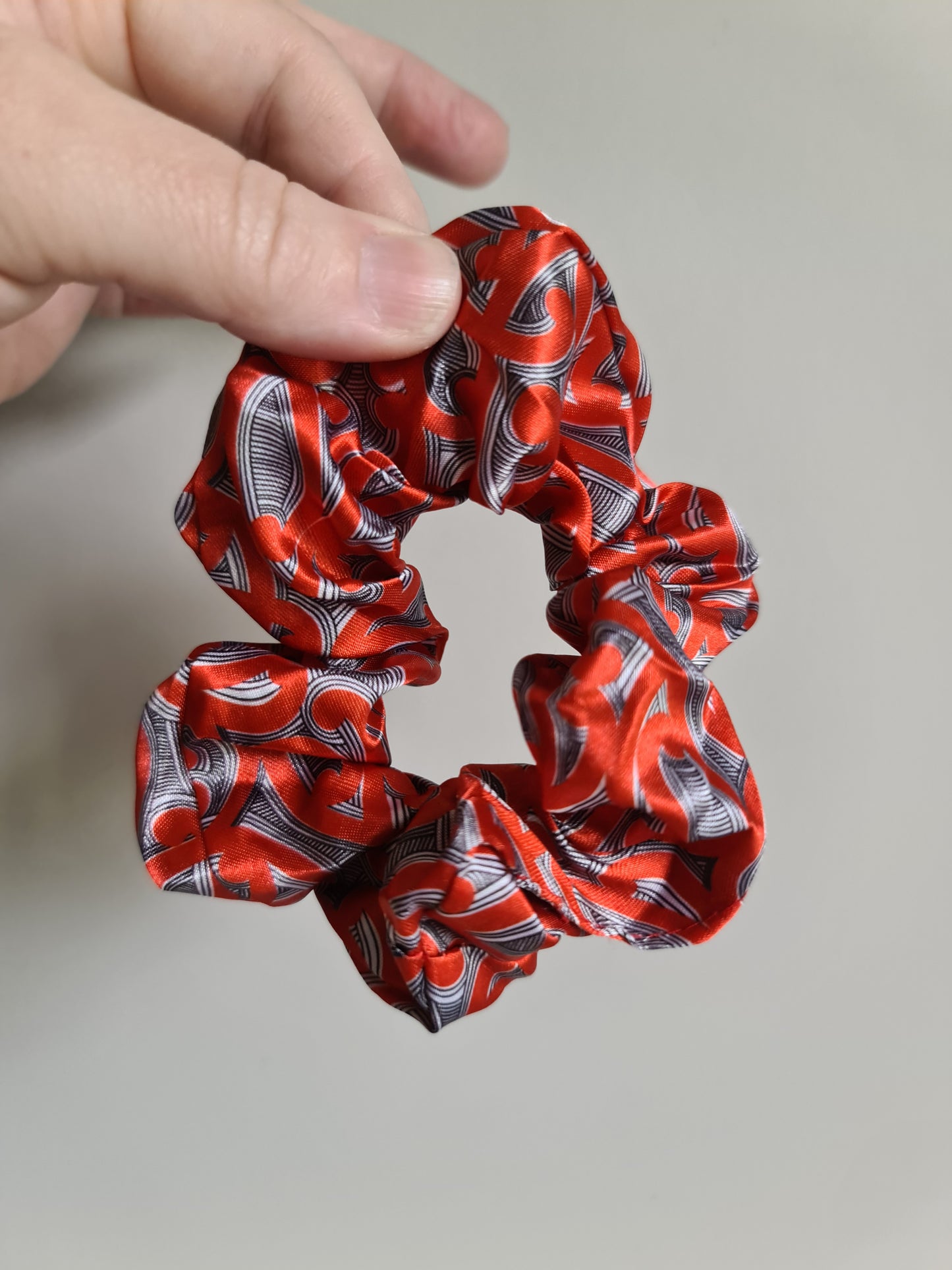 Maori design scrunchie -  1 x pack Red and Black Koru