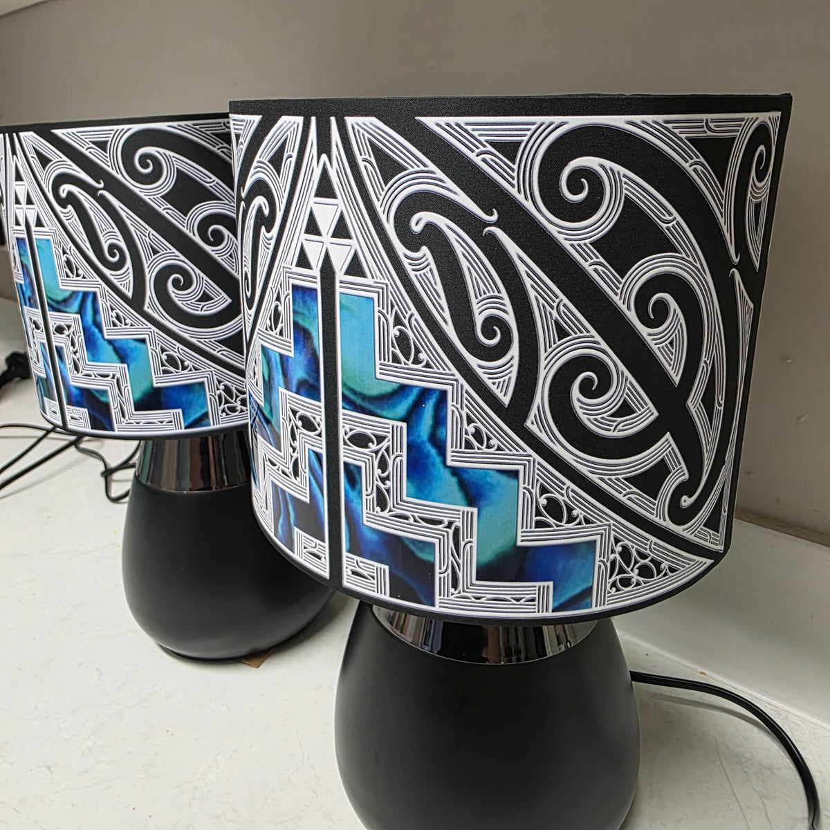 Maori design Black touch lamp - set 2 lamps white design