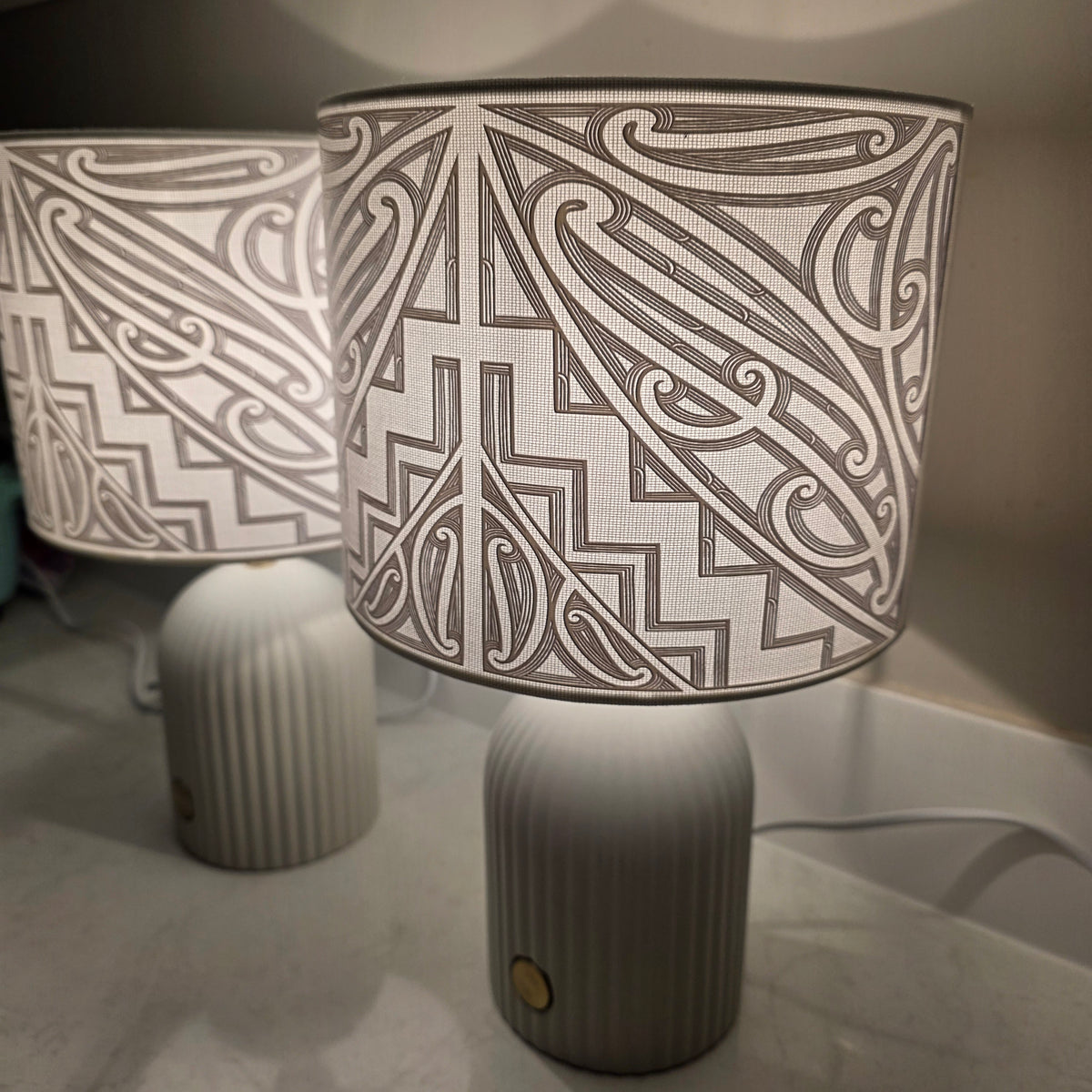 Maori design touch lamp - set 2 lamps white