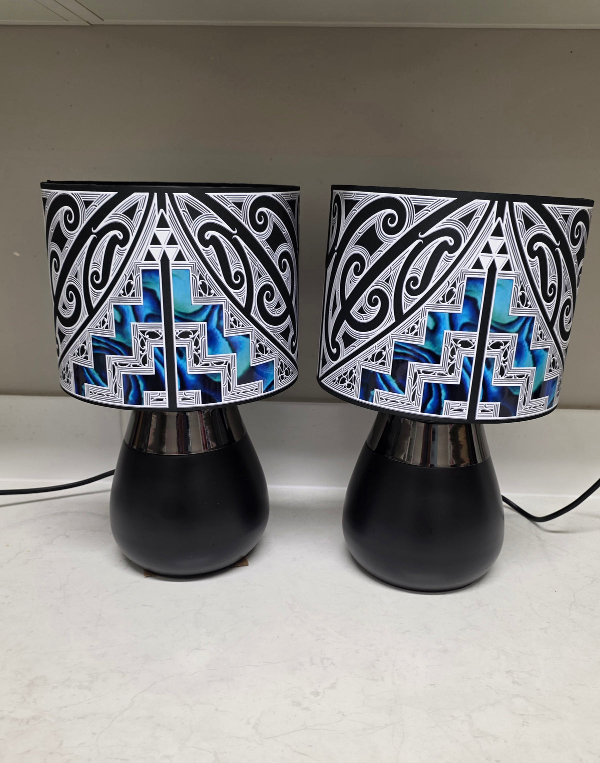 Maori design Black touch lamp - set 2 lamps white design