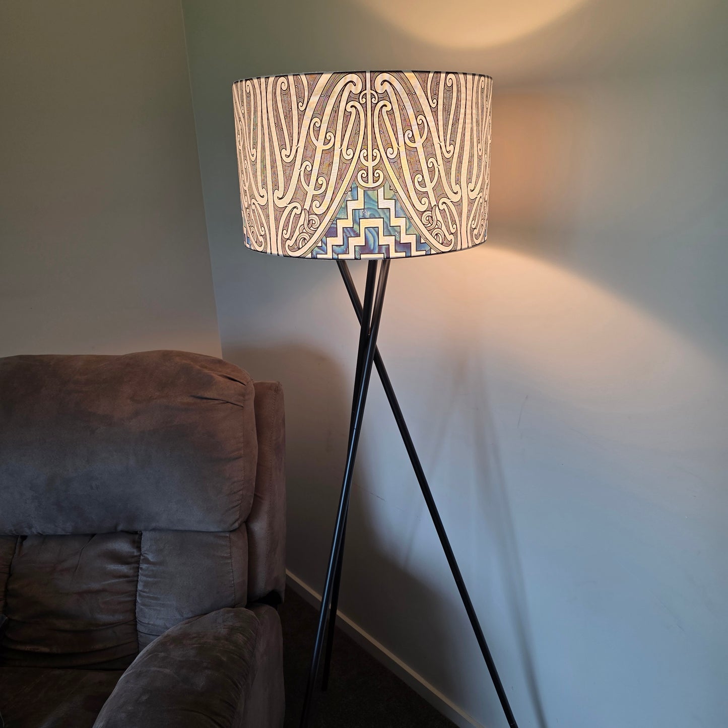30% off Maori Design Floor Lamp - Slight defect/Clearance ♥️ lamp shade only! No stand sent - discount applied at checkout