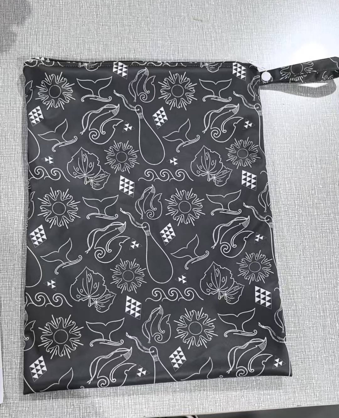 Maori design wetbag 30cmx40cm - Grey